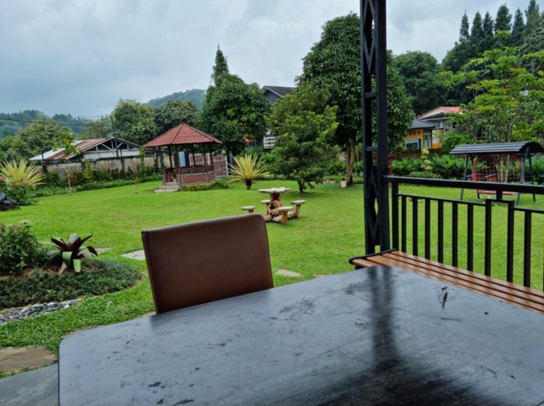 Villa Chacha At Macarena, Megamendung Eksteriør billede